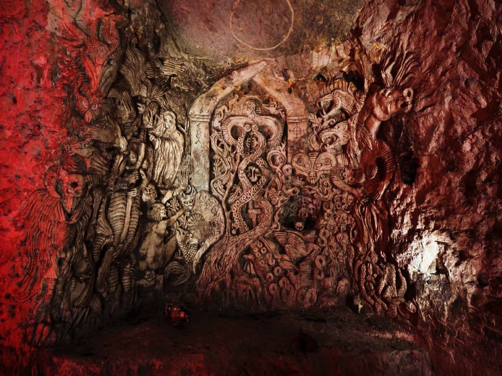 Inside Chislehurst caves