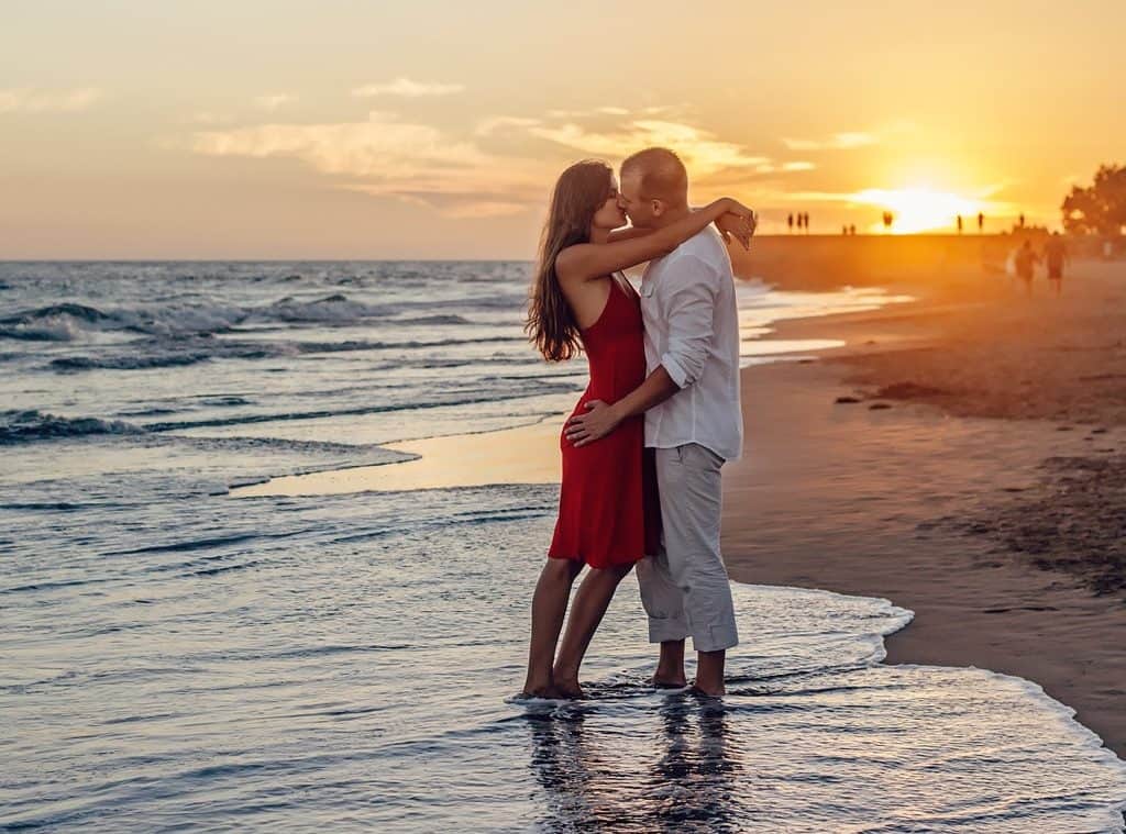 Couple kissing in the Gran Canaria sunshine